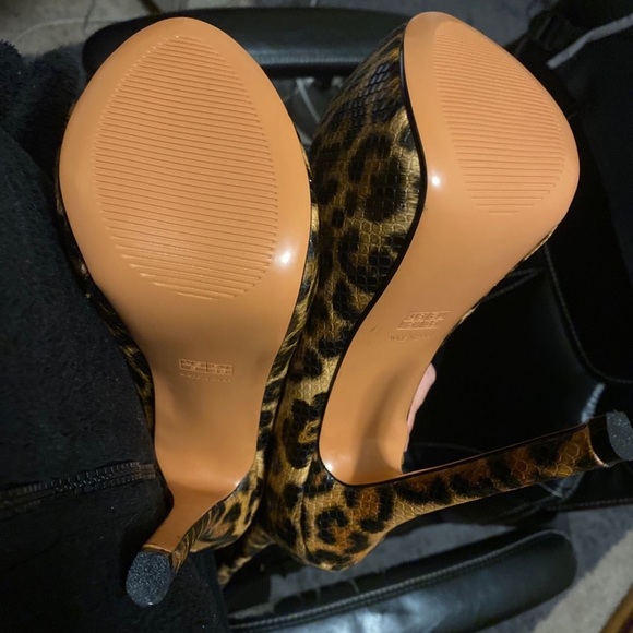 NWT cheetah heel thigh highs - Picture 3 of 4